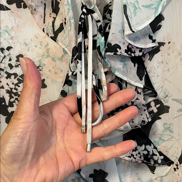 Tommy Hilfiger Floral Ruffle Blouse Lined White Black Turquoise Colors, Size M - Picture 7 of 12